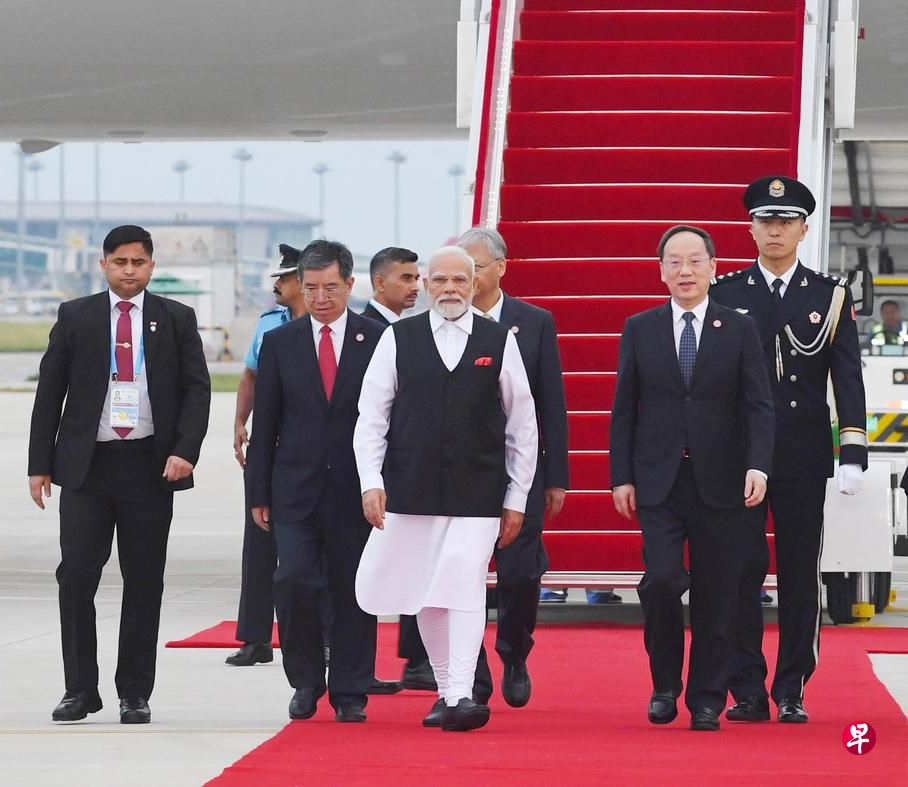 भारतीय प्रधानमंत्री शनिवार को जापान दौरे के बाद SCO समिट के लिए चीन पहुंचे।