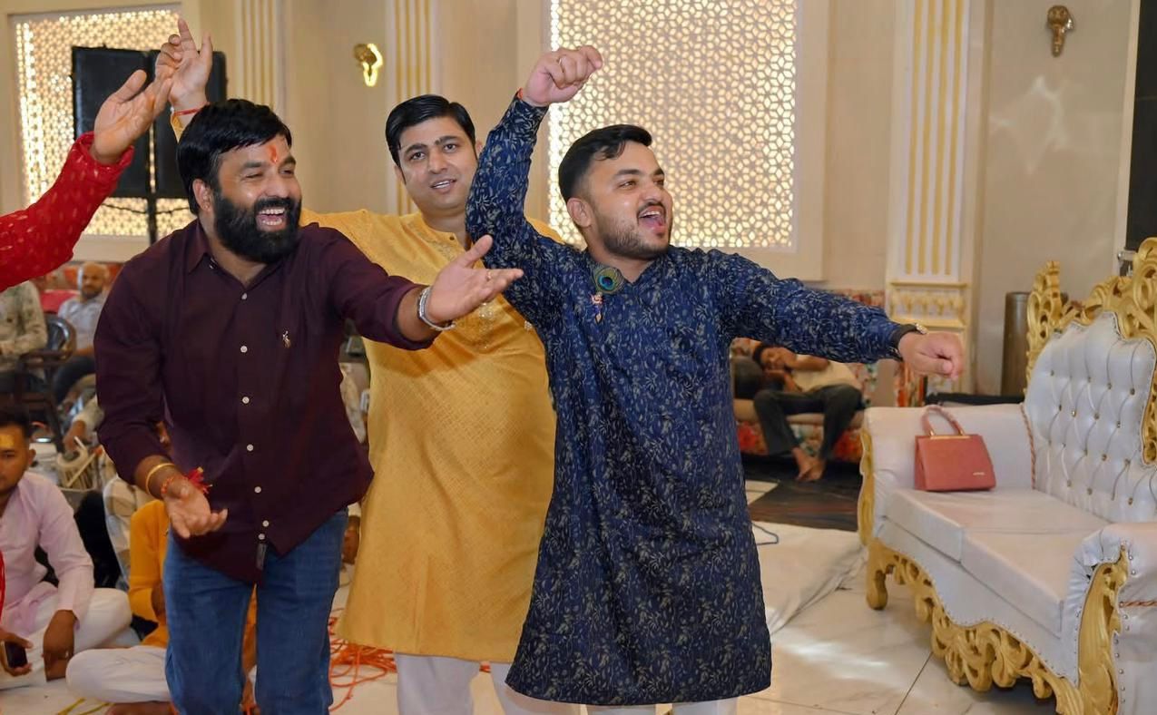 श्री श्याम संकीर्तन में भजनों पर झूमे श्रद्धालु।