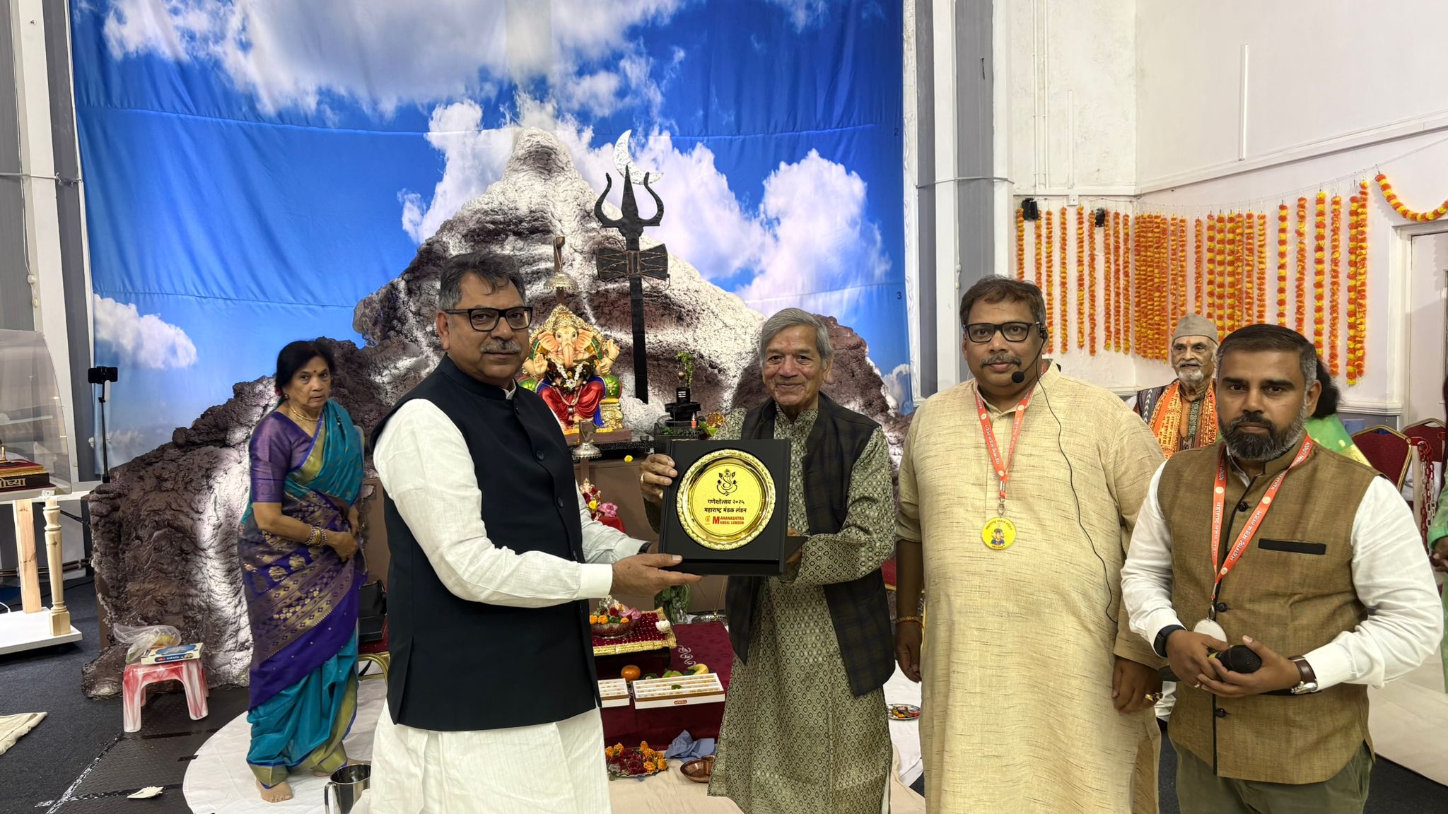 पूनिया लंदन में महाराष्ट्र मंडल द्वारा आयोजित गणेश उत्सव में भी शामिल हुए।