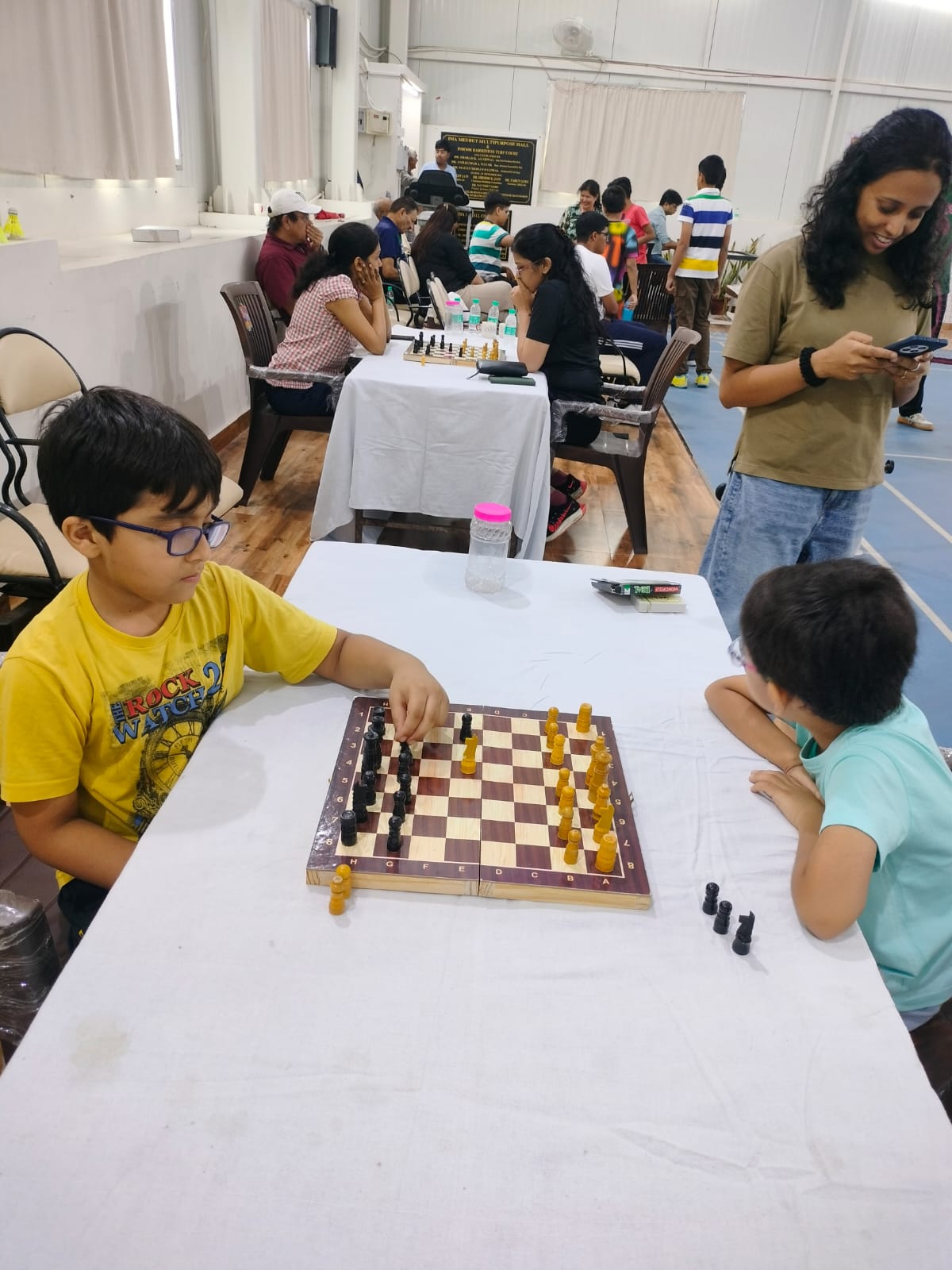 इन डोर गेम्स में प्रतिभाग करते आईएमए के सदस्य और उनके बच्चे