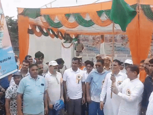 मंत्री राजेश नागर ने झज्जर में नशे के खिलाफ साइकिल रैली को हरी झंडी दिखाई।