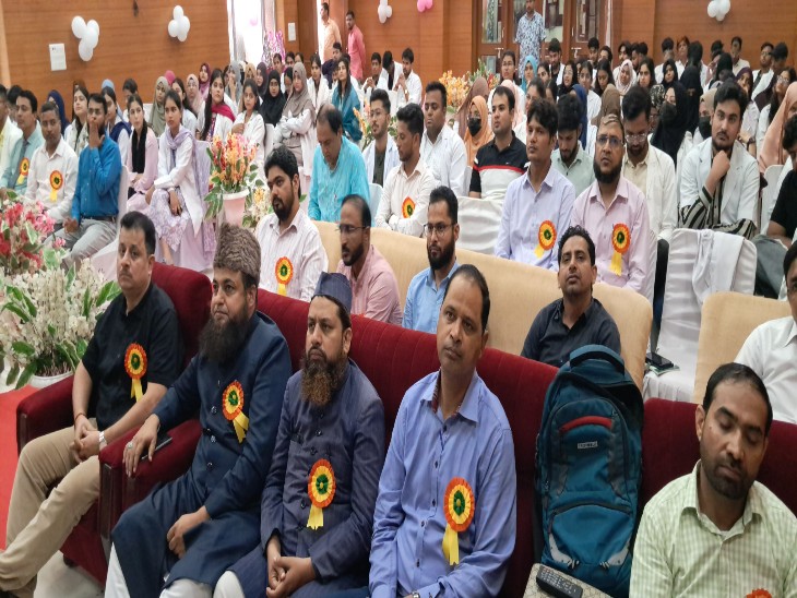 सेमिनार में मौजूद देश भर से आए विद्वान व अन्य