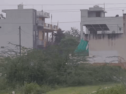 रविवार शाम को भी कुछ देर के लिए तेज बारिश हुई थी।