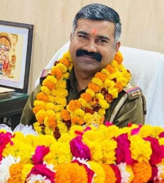 सुनील कुमार सिंह (SHO) निलंबित किए गए।