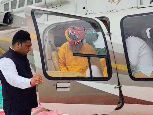 हेलिकॉप्टर जयपुर के एवन हेलीपैड मलिकपुर में लैंड हुआ।