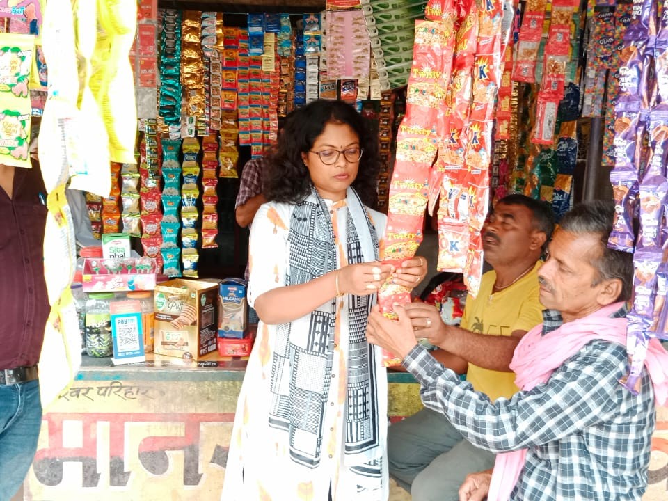 मुंगेली में 47 खाद्य नमूनों की जांच:  होटल और किराना दुकानों में चलित प्रयोगशाला से की गई सैंपलिंग, दिए गए स्वच्छता के निर्देश – Mungeli News