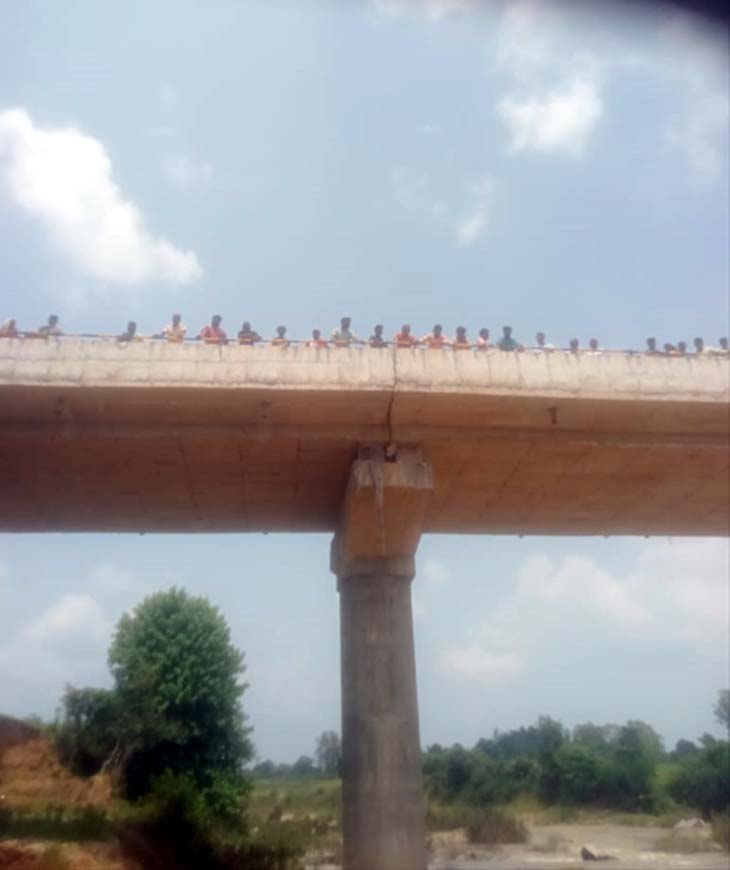 रायगढ़ के भेरारी नाला में डूबा बालक:  गोताखोरों ने पानी के नीचे से शव खोज निकाला, दोस्तों के साथ खेलने गया तभी पानी में डूब गया – Raigarh News