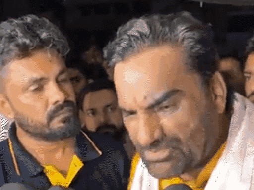 सांसद हनुमान बेनीवाल ने एसआई भर्ती को लेकर कानून मंत्री जोगाराम पटेल के खिलाफ टिप्पणी की।