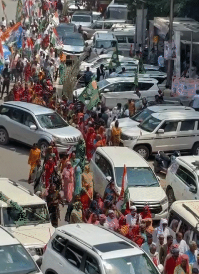 राहुल म्हणाले- आम्ही हायड्रोजन बॉम्बसह तयार: खरगेंचा दावा- 6 महिन्यांत सरकार पडेल; तेजस्वी म्हणाले- 2 भाजपाई बिहारींना फसवण्यासाठी निघाले आहेत यात्रेमुळे पाटण्यात अनेक ठिकाणी वाहतूक कोंडी झाली होती.