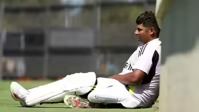 बुची बाबू टूर्नामेंट में सरफराज को हरियाणा के खिलाफ शतक बनाने के दौरान उन्हें जांघ की मांसपेशियों में चोट लग गई।