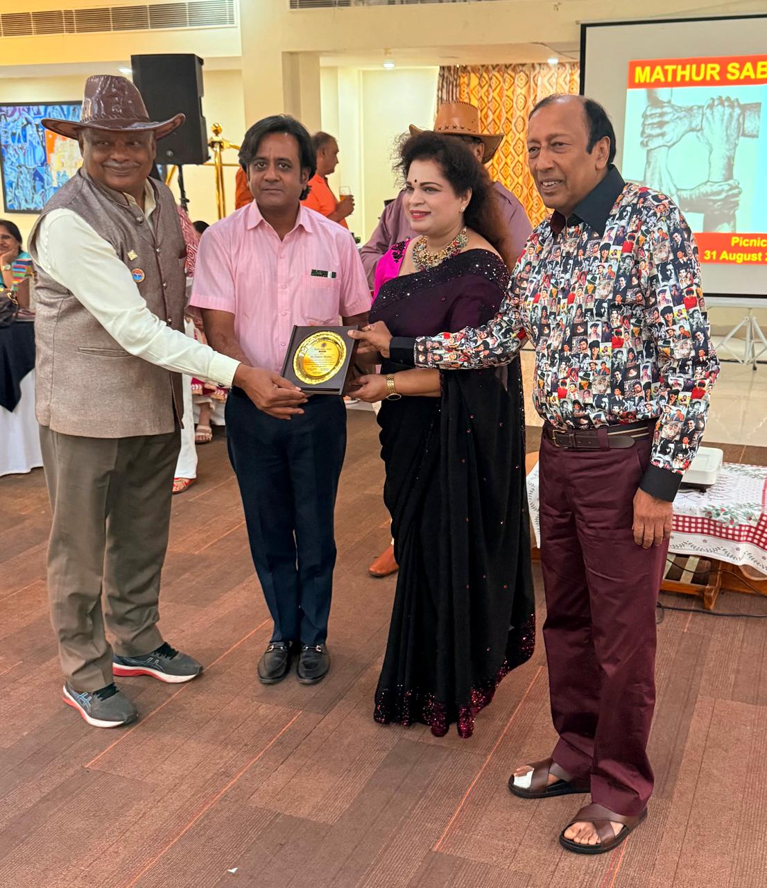 इस अवसर पर समाज के 17 चयनित शिक्षक, एंटरप्रेन्योर और टेक्नोक्रेट को उनके उत्कृष्ट योगदान के लिए सम्मानित किया गया।