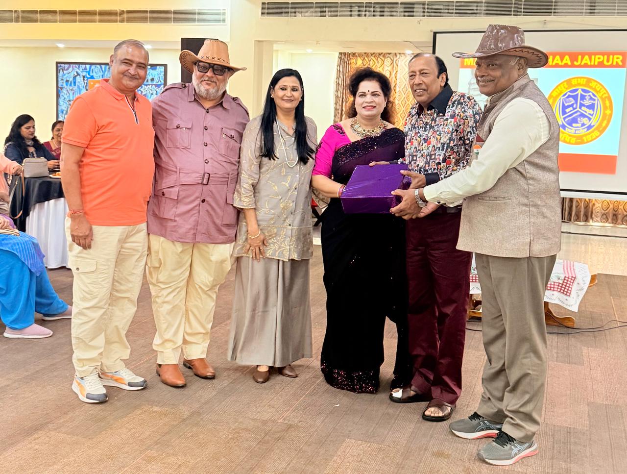 समाज के भामाशाह सुधीर माथुर ने माला माथुर रघु सिन्हा चैरिटी के माध्यम से समाज को 3 लाख रुपए का अनुदान प्रदान किया।