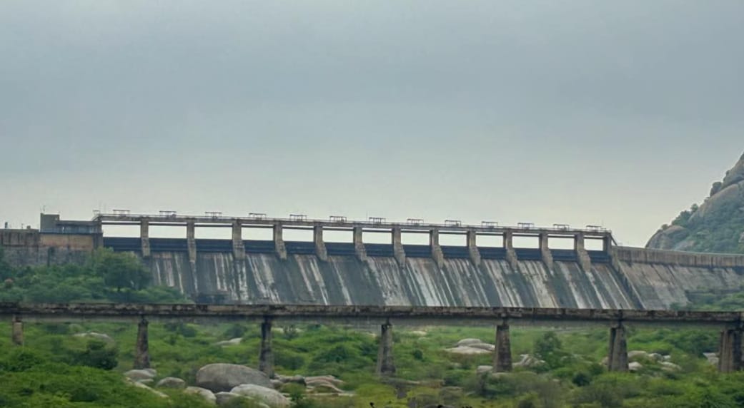 जवाई बांध में लगातार सेई बांध से पानी की आवक हो रही हैं। जिससे बांध में पानी का गेज सोमवार की सुबह 8 बजे तक 56.35 फीट दर्ज किया गया हैं।