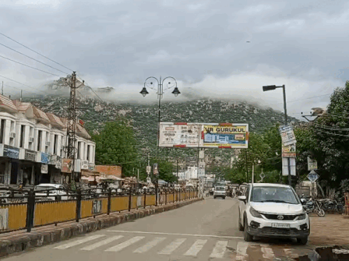 जालोर में बादल छाने से बारिश के पूरे आसार बने हुए है।