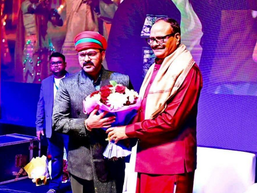 लखनऊ में 1 जनवरी को डिप्टी सीएम ब्रजेश पाठक ने दी पवन के जन्मदिन पर बधाई दी थी।