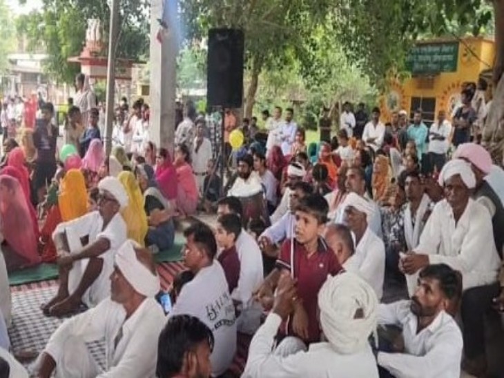 तेजाजी के थानक पर उमड़े श्रद्धालु।