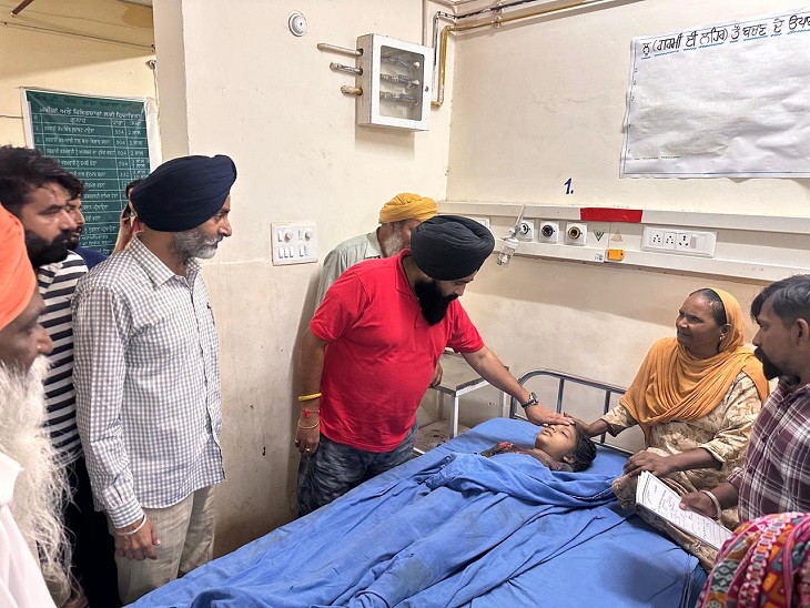 अमृतसर में बारिश से छत गिरी:  12 साल की बच्ची की मौत, परिजन घायल, गांव वालों ने पहुंचाया अस्पताल, MLA मिलने पहुंचे – Amritsar News