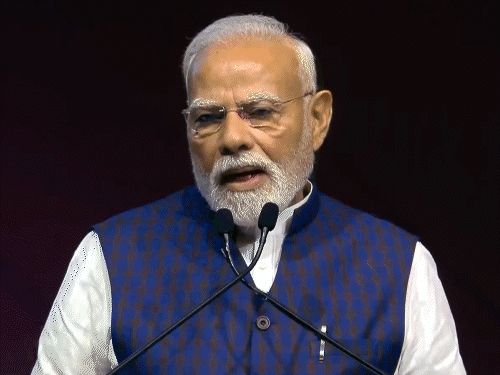 PM म्हणाले- जगाची शक्ती सेमीकंडक्टर चिप्समध्ये एकवटली: पूर्वी तेलाच्या विहिरीद्वारे भविष्य ठरायचे, एक दिवस जग म्हणेल मेड इन इंडिया पंतप्रधानांच्या बोलण्यावर परिषदेत उपस्थित असलेले लोक मोठ्याने हसायला लागले.