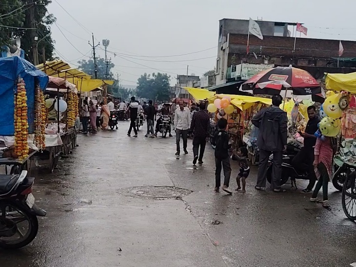 झालावाड़ में तेजा दशमी पर पूजा सामग्री से सजे बाजार।