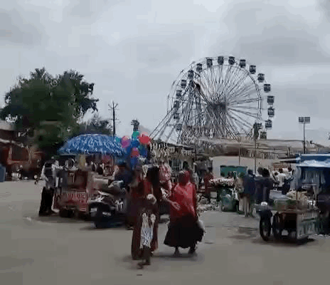ग्रामीण अंचल से लोग मेला देखने आ रहे हैं
