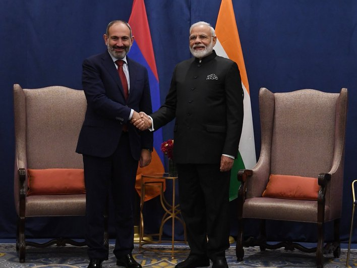 तस्वीर 2019 की है, जब आर्मेनिया के प्रधानमंत्री निकोल पाशिन्यान ने PM मोदी से मुलाकात की थी।