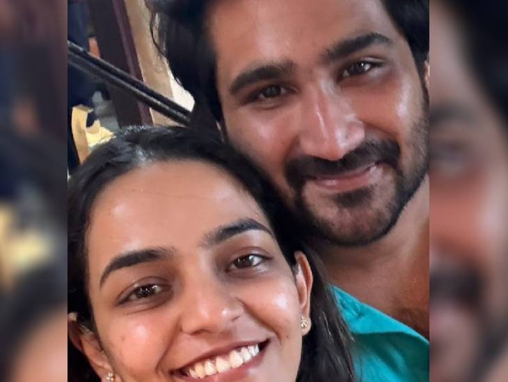 पत्नी के साथ उज्जवल बड़जात्या बाली गए थे।