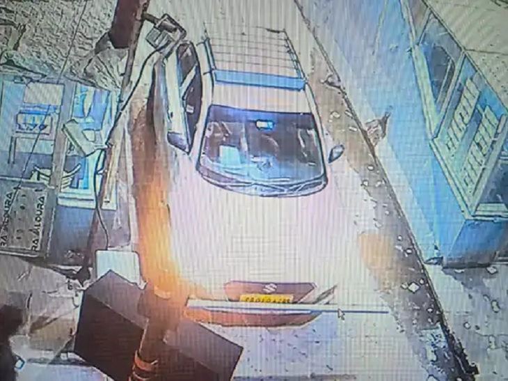 कुराली टोल प्लाजा से गुजरती हुई कार (CCTV फुटेज)