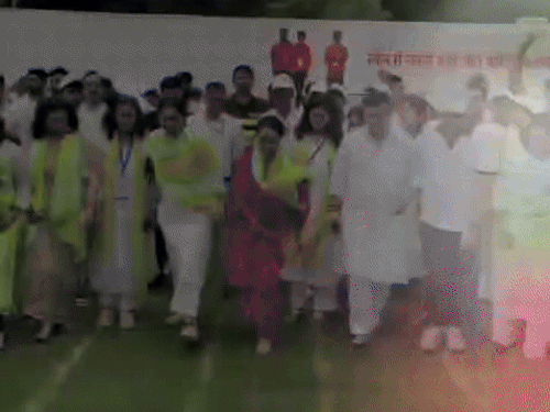 डिप्टी सीएम दिया कुमारी जोधपुर में लंगड़ी एक्सप्रेस कार्यक्रम में हिस्सा लेते हुए।