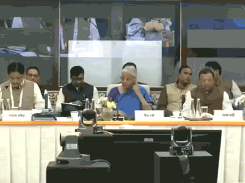 GST काउंसिल के कुल 33 मेंबर्स मीटिंग में शामिल हैं। इनमें केंद्र की ओर से वित्त मंत्री, वित्त राज्य मंत्री और राज्यों की ओर से वित्त या टैक्सेशन से जुड़े मंत्री शामिल हैं।