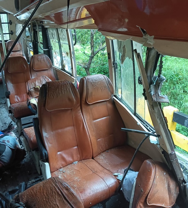 Rocks fell in Bithil on a bus coming from Rampur to Shimla.