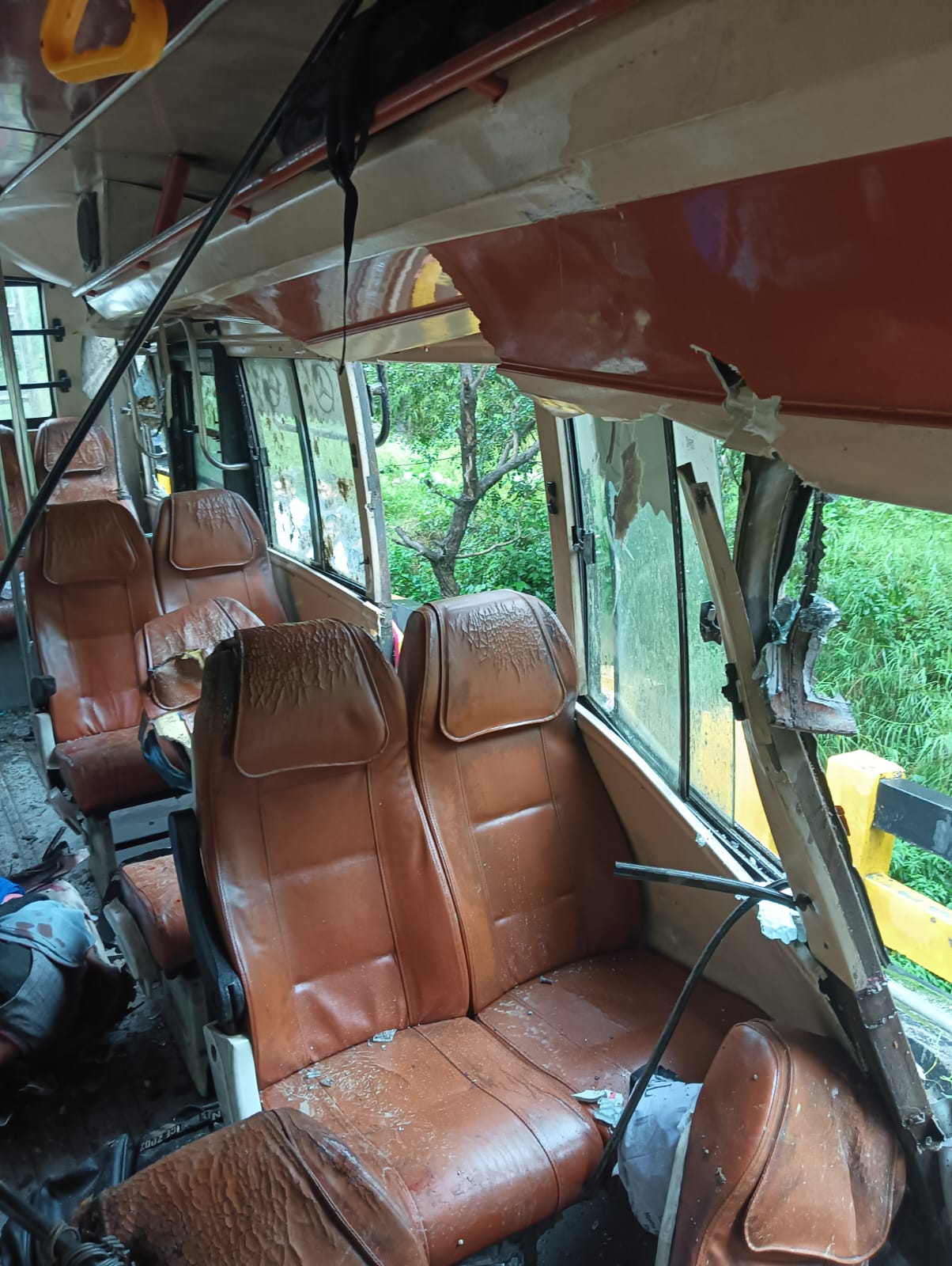 Bus damaged due to falling rocks in Bithil of Rampur