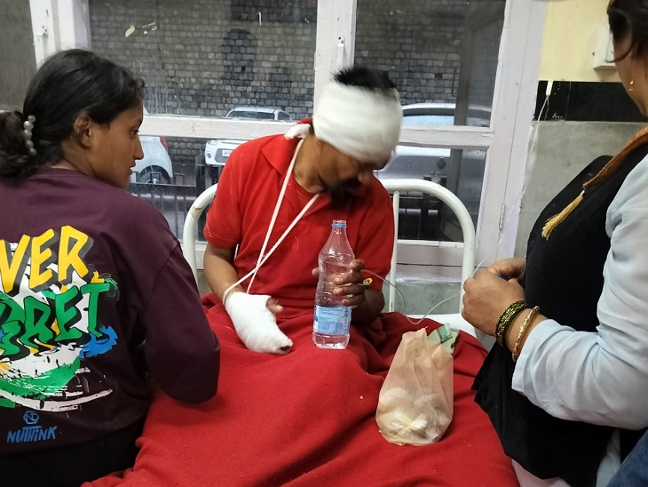 Person injured in a private accident under treatment at Khaneri Hospital.