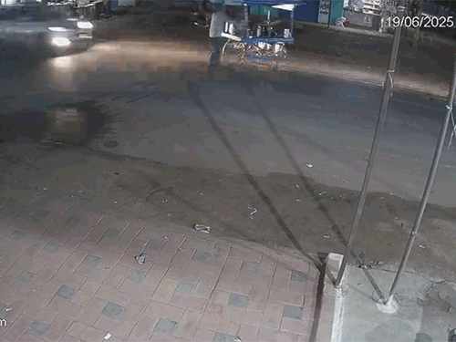 A high speed car hit the man from behind. Rameshru Sahu got stuck in the lower part of the car as soon as the collision occurred.