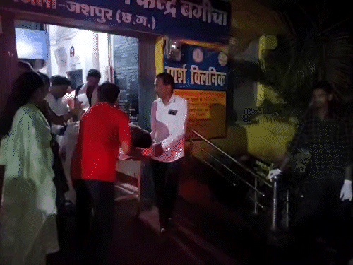 The seriously injured people were referred to Ambikapur after the accident.