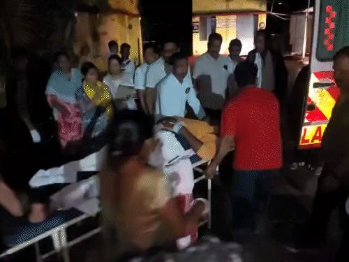The injured were rushed to the medical college with the help of an ambulance.