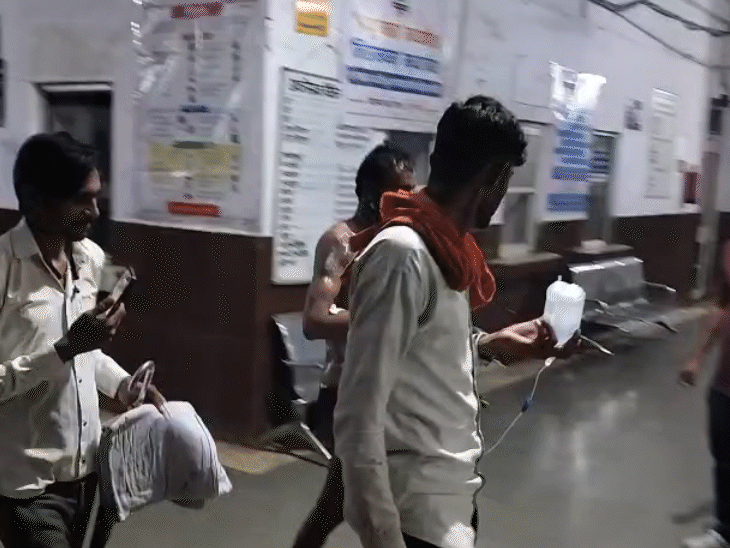 चंदन गुर्जन को 25 प्रतिशत जल जाने पर अस्पताल में भर्ती कराया गया था।