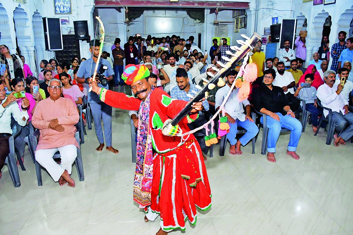 The immortal voice of folk tunes came alive with the presentation of ...
