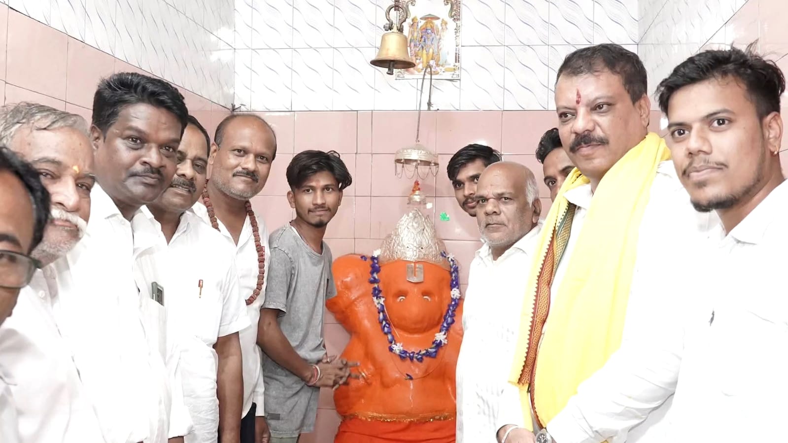 सिंघार बैतूल सावरी से गुजरते समय हनुमान मंदिर में रुके और दर्शन किए।