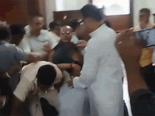 विधानसभा के मार्शल चीफ व्हिप शंकर घोष को घसीटकर सदन से बाहर ले गए।