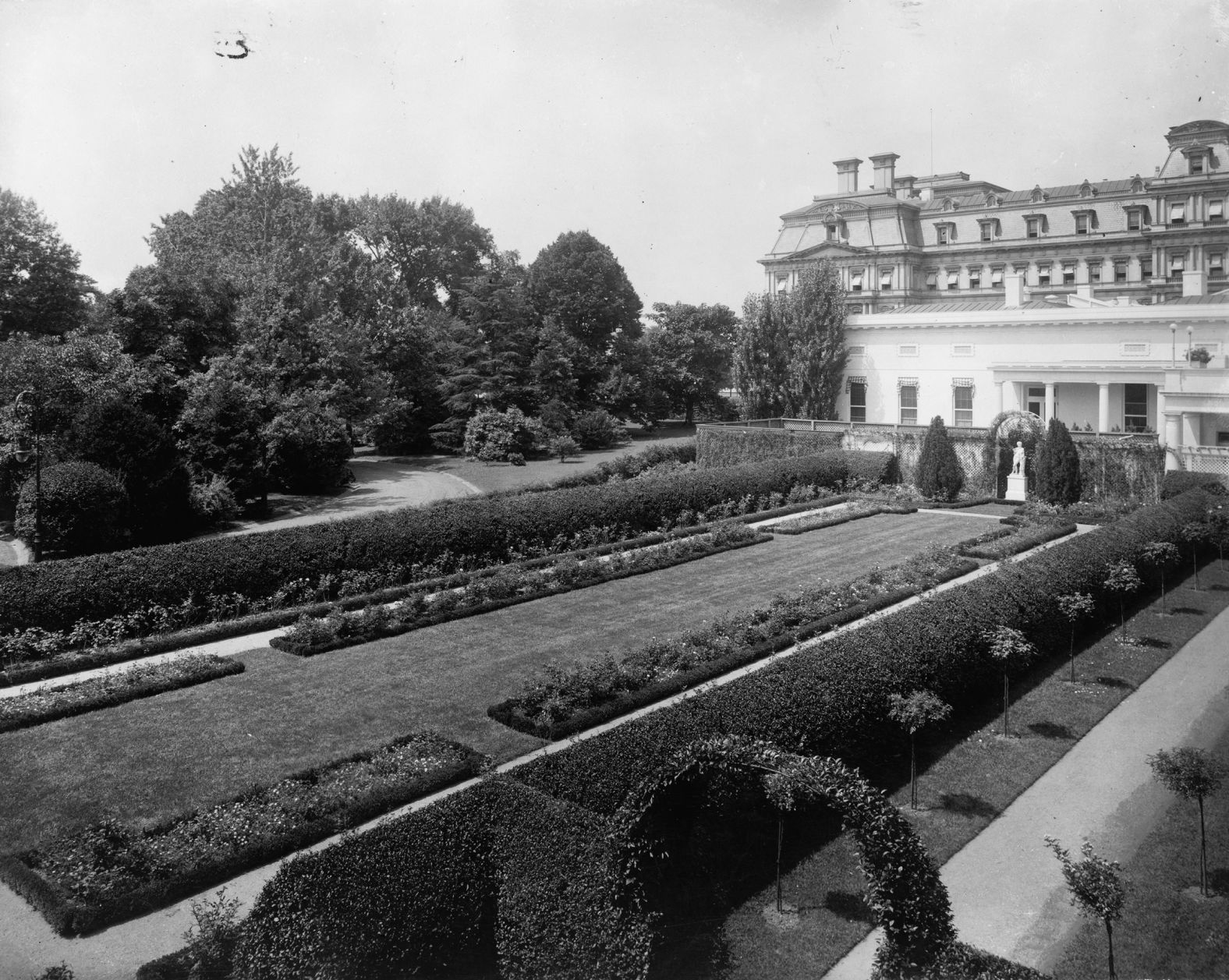 1914 ने इस गार्डन को नए तरीके से डिजाइन किया गया।