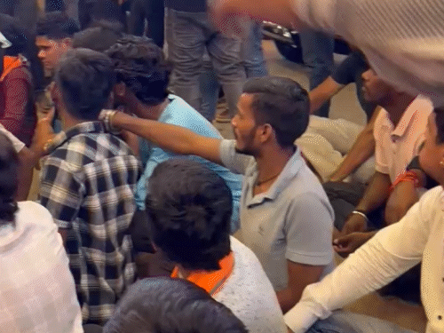 संगठन का कहना है कि जब तक प्रतिमा को विसर्जित नहीं करेंगे, हम प्रदर्शन करते रहेंगे।