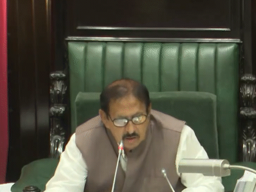 स्पीकर बिमान बनर्जी ने खड़े होकर विपक्ष के कुछ विधायकों को सदन से बाहर निकालने का आदेश दिया।