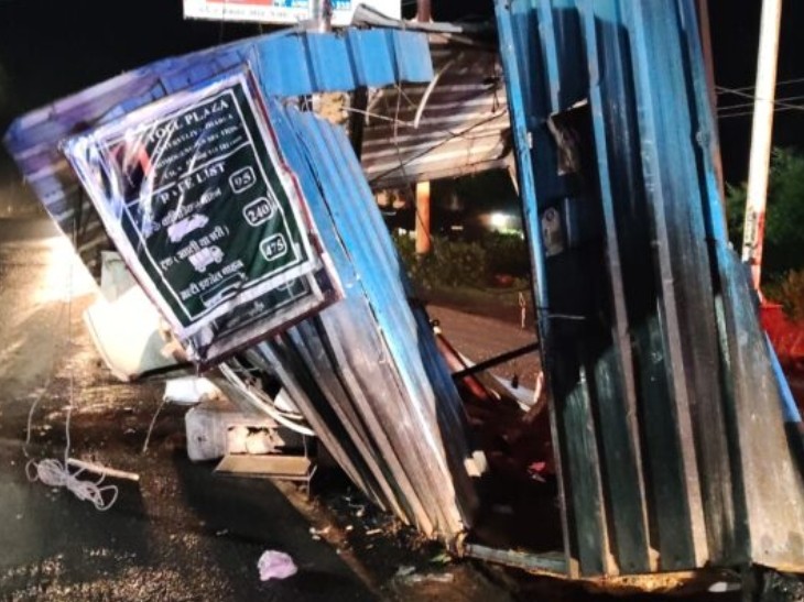 A truck loaded with chemicals collided at the toll plaza