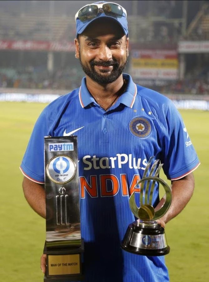 अमित IPL में तीन हैट्रिक लेने वाले इकलौते गेंदबाज हैं।