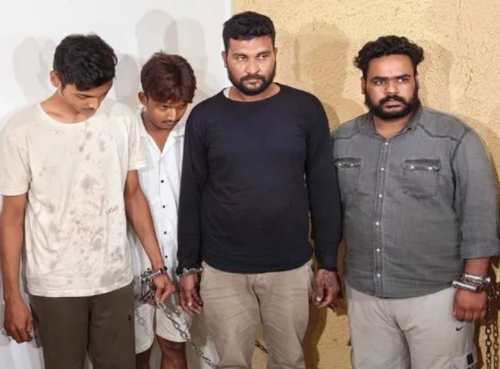हिस्ट्रीशीटर पिंदर को मीडिया के सामने पेश पुलिस ने पेश किया था।
