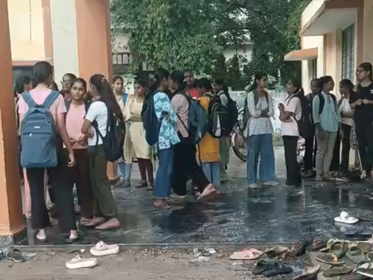 सुबह 6 बजे से पढ़ाई की शुरुआत होती है, जो 2 घंटे तक चलती है।