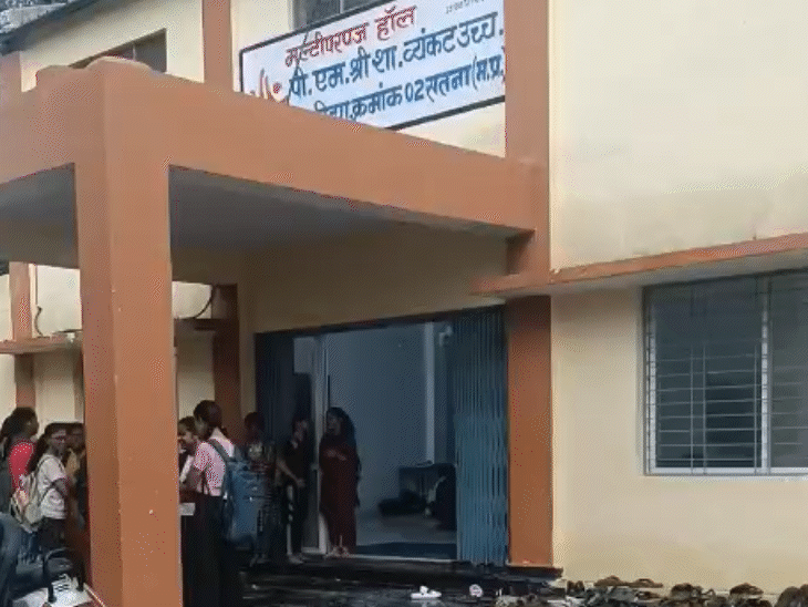 कलेक्टर वर्मा ने स्कूल परिसर में ही हॉल बनवाने की घोषणा की थी, इसी हॉल में अब बच्चे पढ़ाई कर रहे हैं।