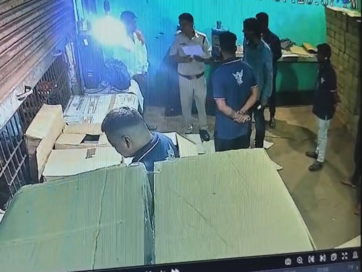 इस वारदात का CCTV वीडियो सामने आया है।