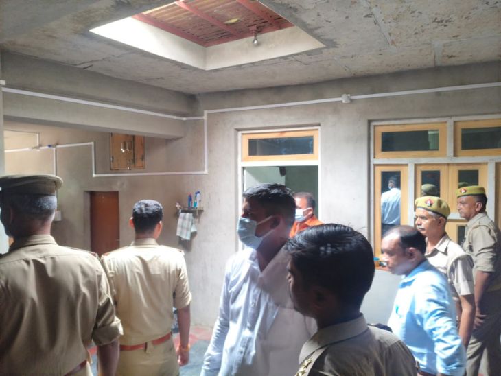 The forensic team also reached the spot. Several evidences, including the pistol used in the murder, had collected.