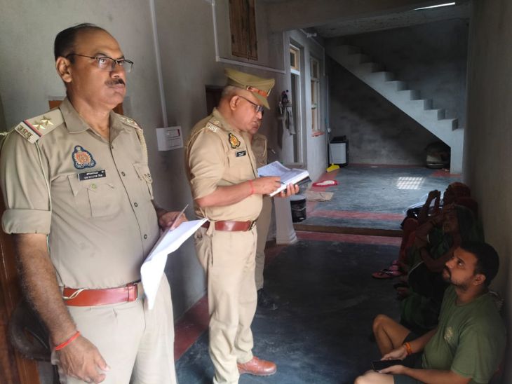 Police interrogating Manvi's Divyang brother Veeru Mishra about the case.